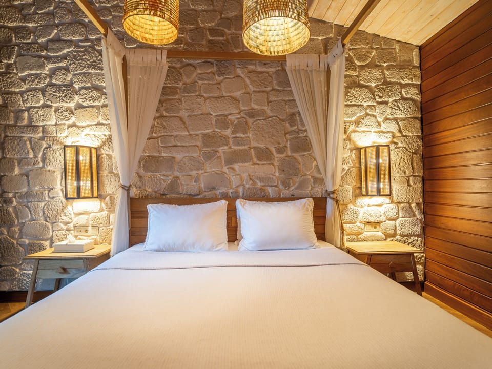 Deluxe Suite, 1 King Bed, Fireplace, Garden Area | Premium bedding, minibar, in-room safe, desk
