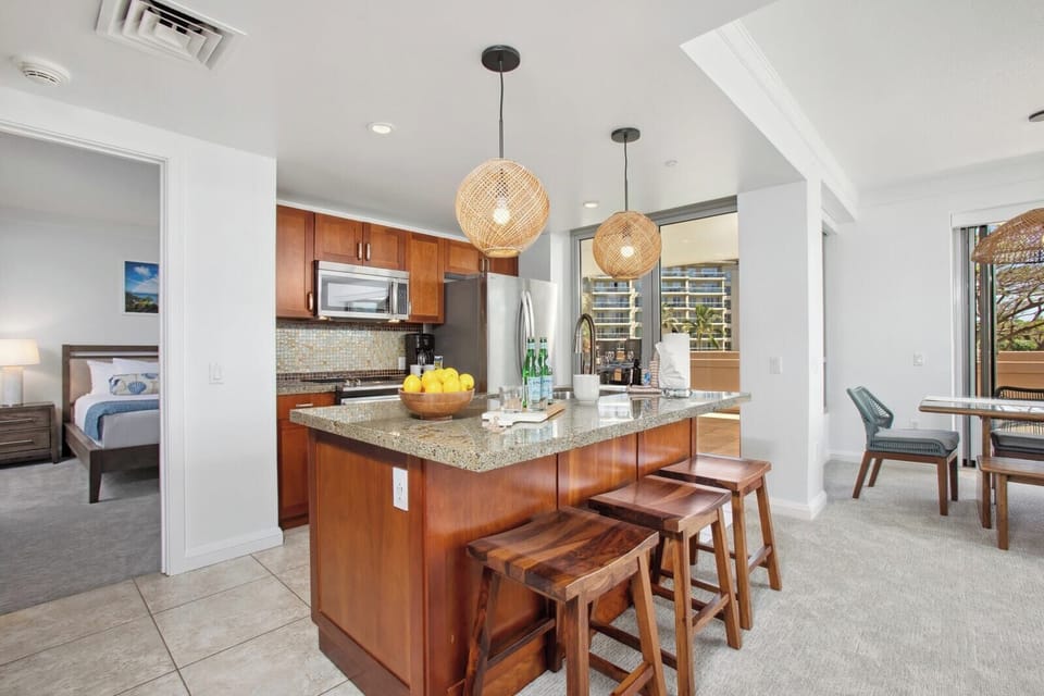 Coastal kitchen charm with natural light and island comfort HKH-236
