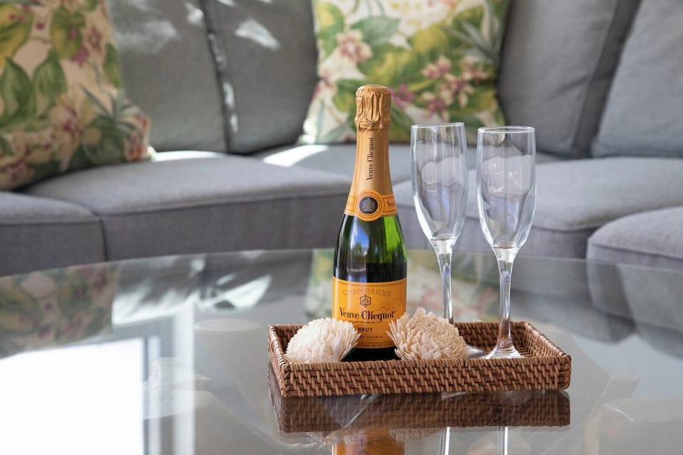 Champagne, comfort, and island vibes, perfect setting for celebration moments HKH-236