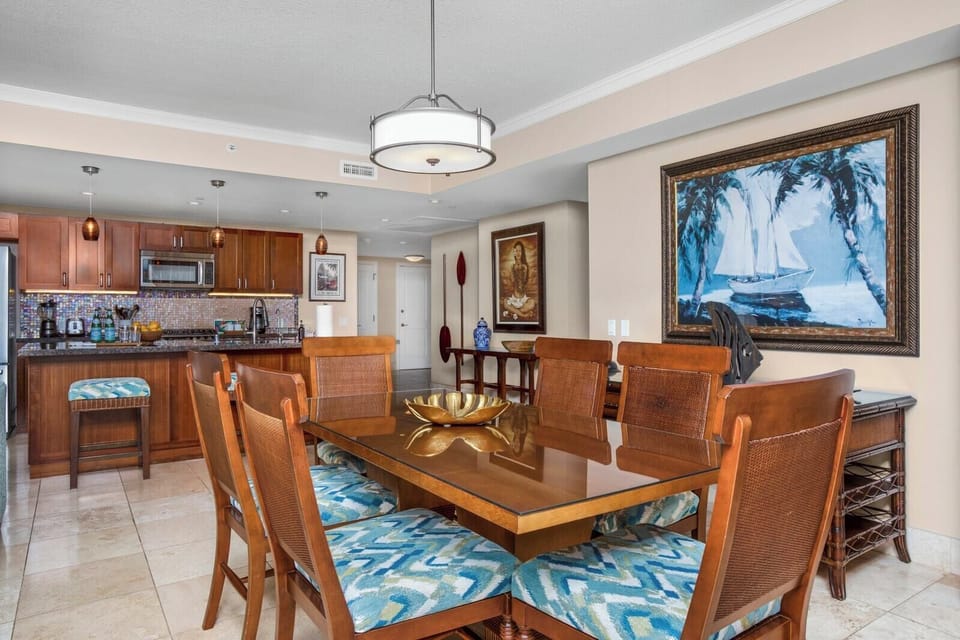 Warm wood finishes and coastal accents bring luxury and comfort together HKK-201