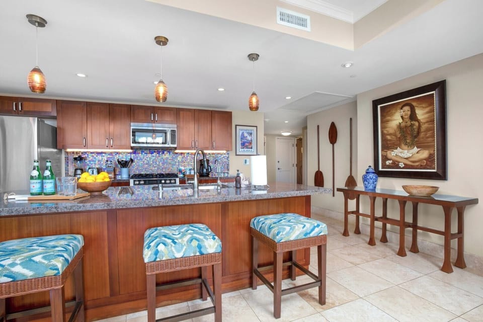 Cook, dine, and entertain in this beautifully upgraded island-style kitchen HKK-201