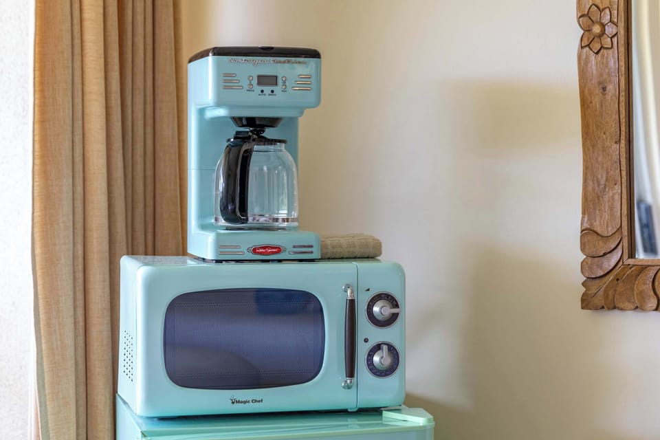 Relax with in-room conveniences—a small refrigerator, coffee maker, and microwave—so fresh coffee, quick snacks, and warm meals are always at hand.