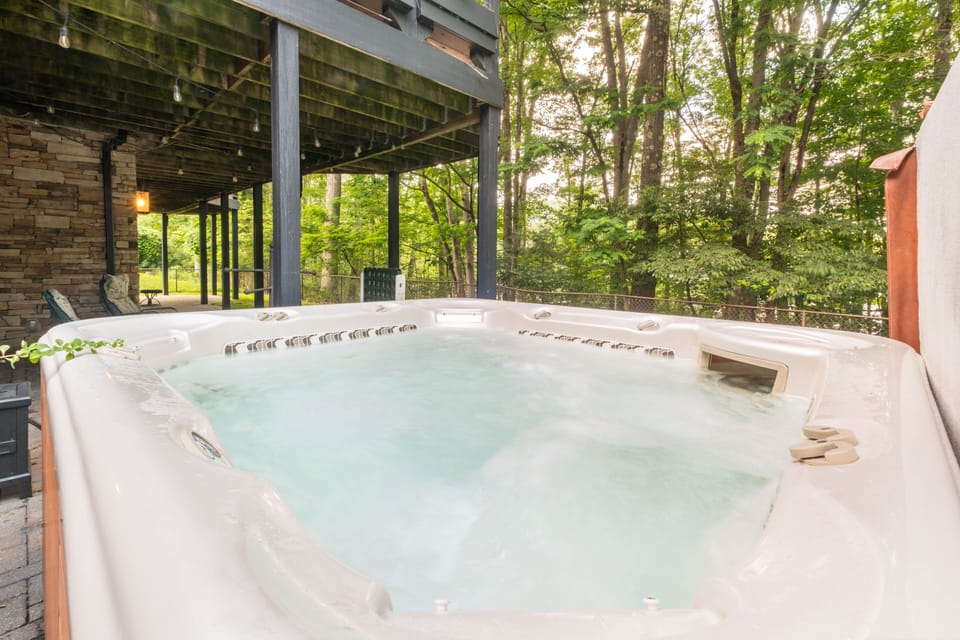 Outdoor spa tub