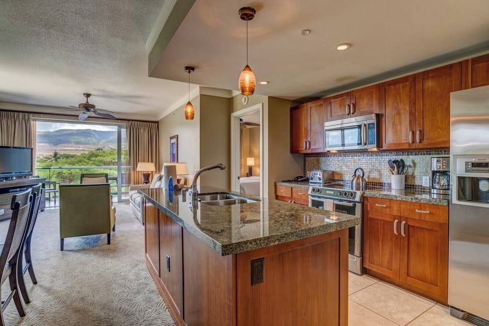 Entertain in style surrounded by tasteful island design. HKH-434