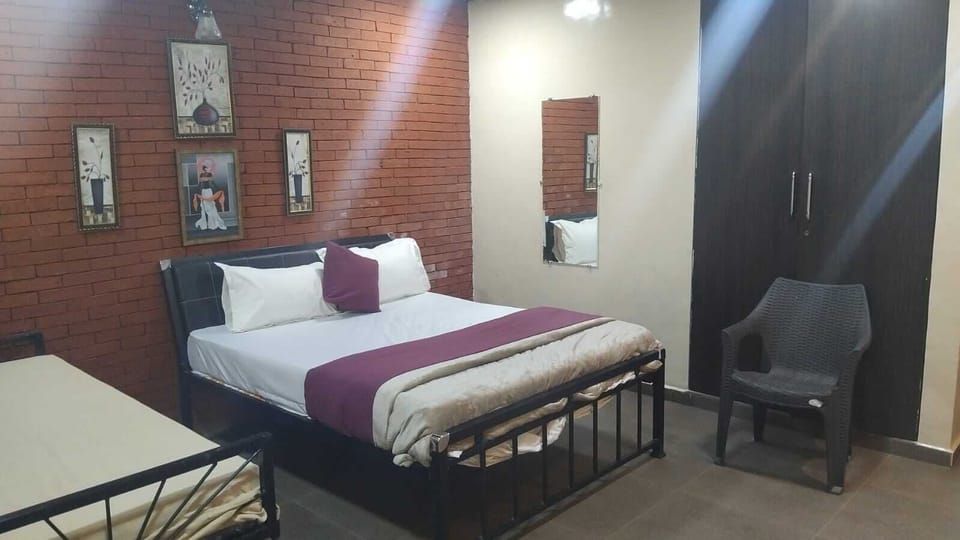 Triple Room | Free WiFi, bed sheets