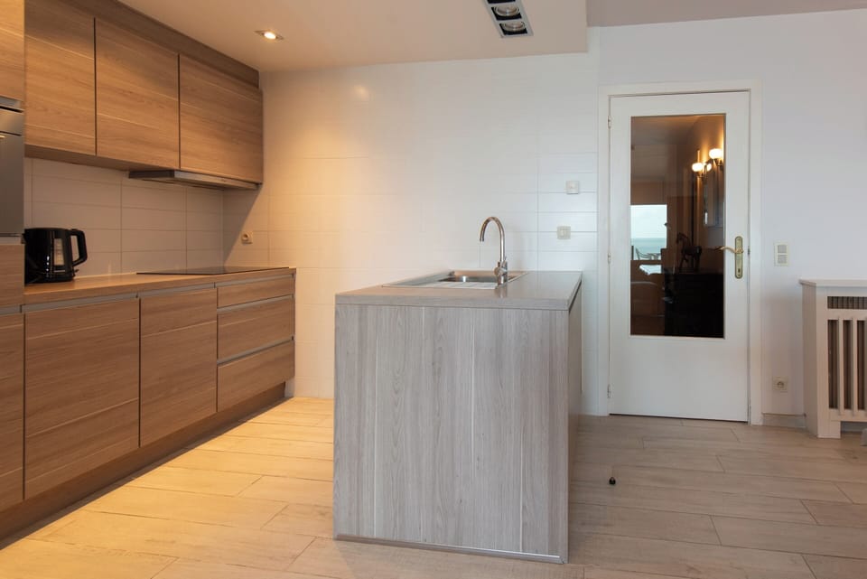 Classic Apartment, 4 Bedrooms | Private kitchen