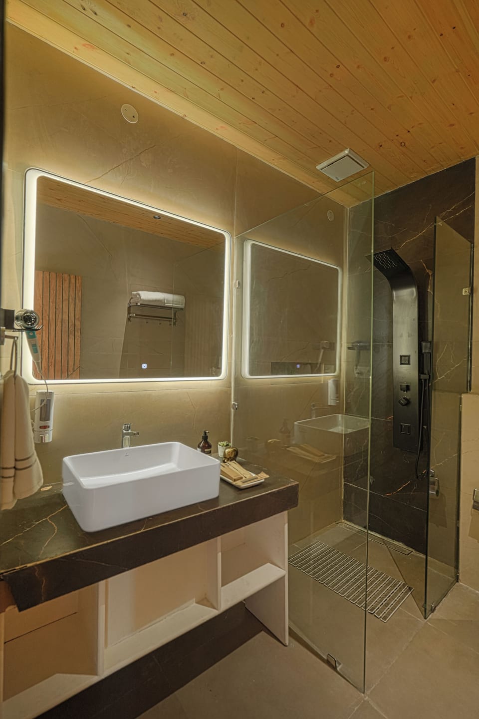 Deluxe Room | Bathroom