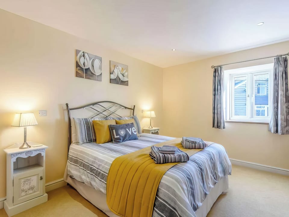 Double bedroom | Cut Lloi, Llanfair Caereinion