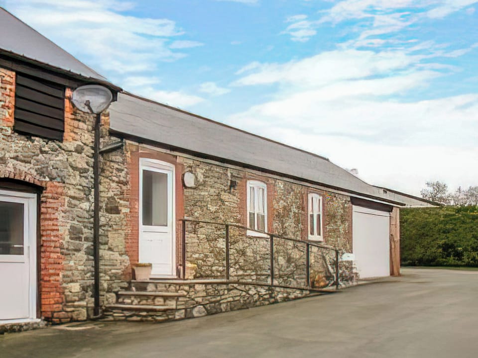 Exterior | Cut Lloi, Llanfair Caereinion