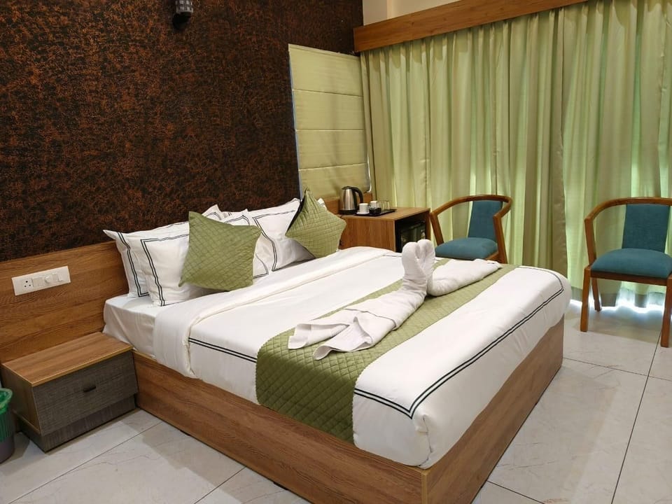Deluxe Double Room, Balcony | Desk, free WiFi