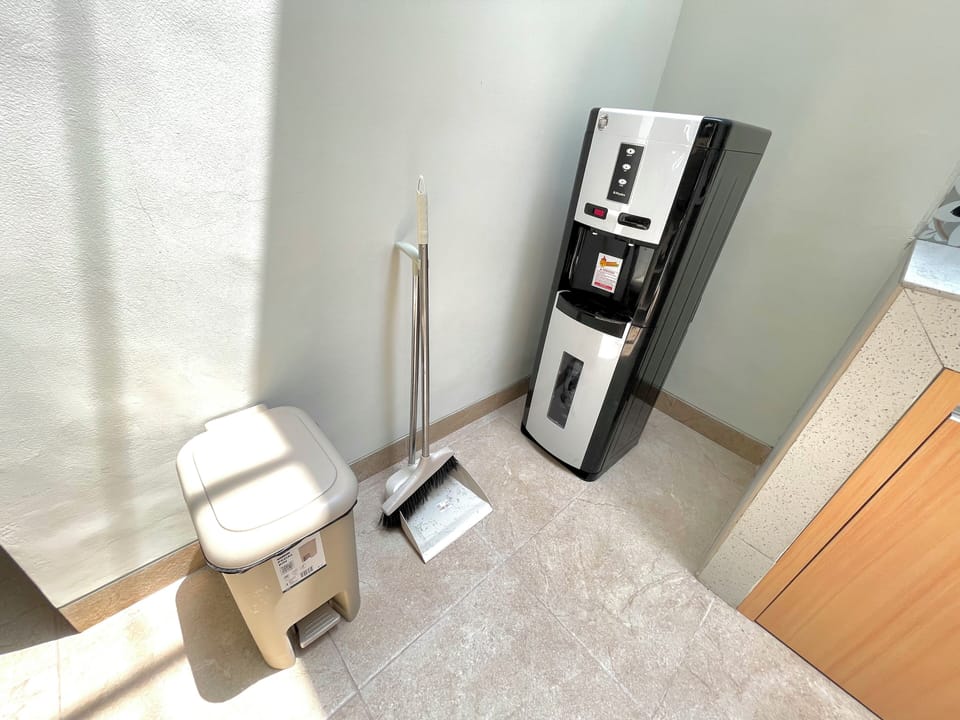 Deluxe Villa, Garden View | Private kitchen | Fridge, microwave, stovetop, cookware/dishes/utensils