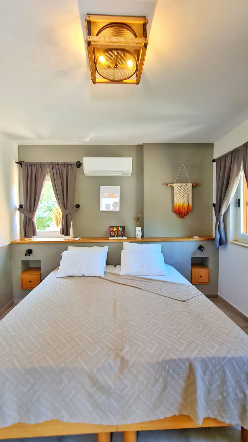 Premium bedding, minibar, laptop workspace, free WiFi