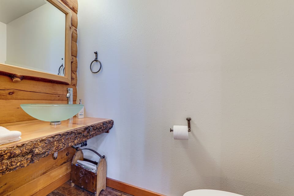Half Bathroom | Main Level