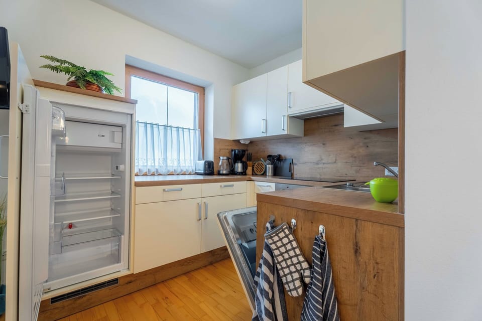 Comfort Apartment, Balcony, City View | Private kitchen