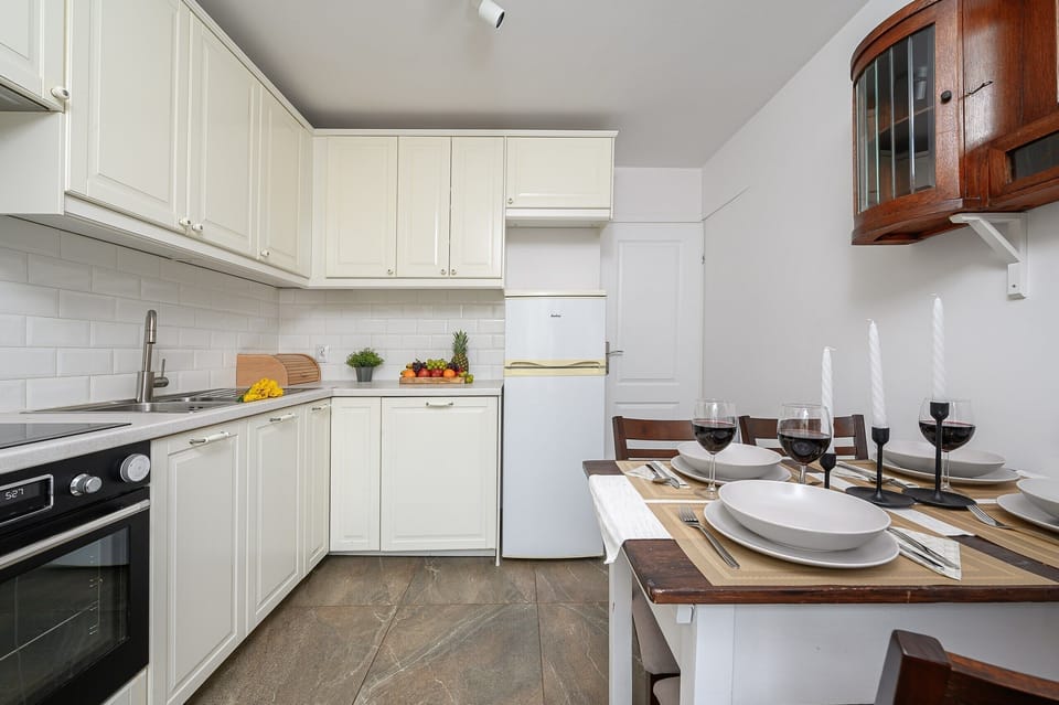 Classic Apartment, City View | Private kitchen