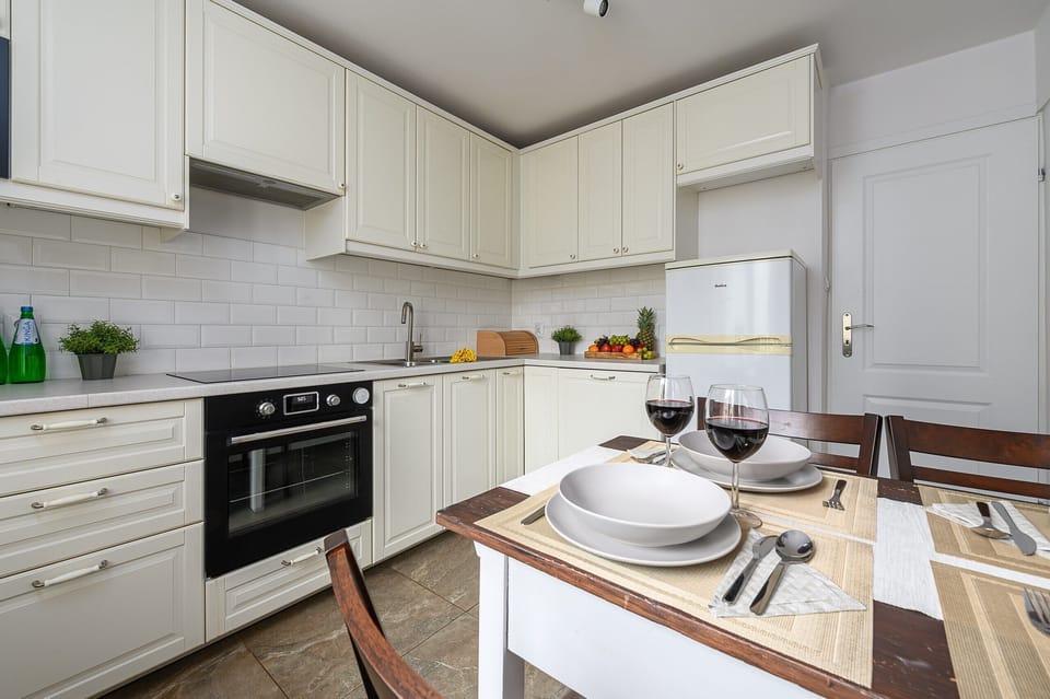 Classic Apartment, City View | Private kitchen