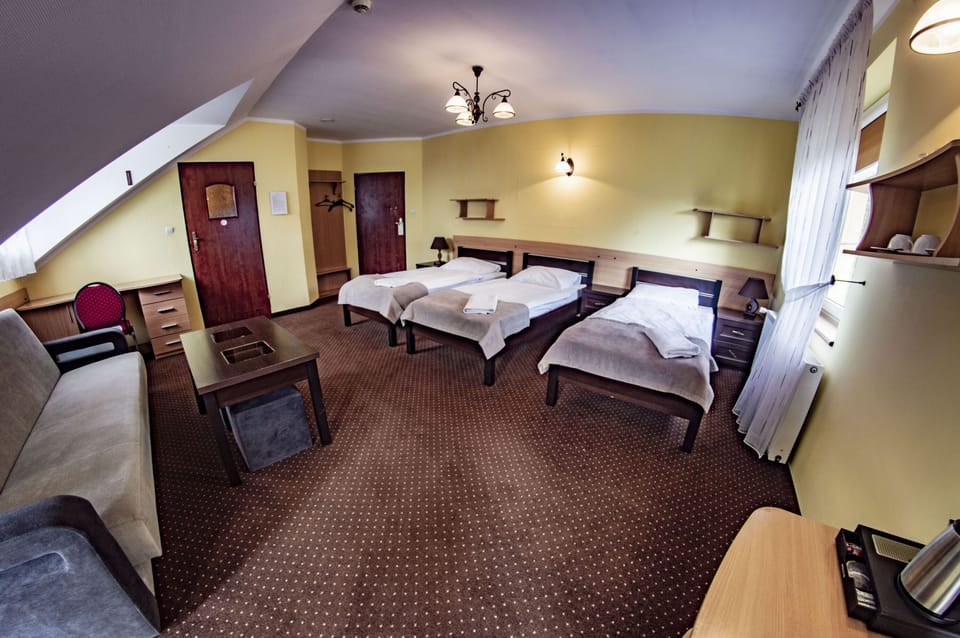 Room, Courtyard View | Desk, WiFi (free)