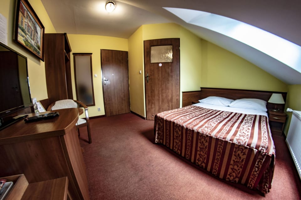 Single Room | Desk, WiFi (free)