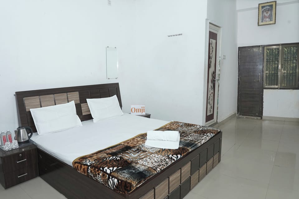 Deluxe Double Room | Free WiFi, bed sheets