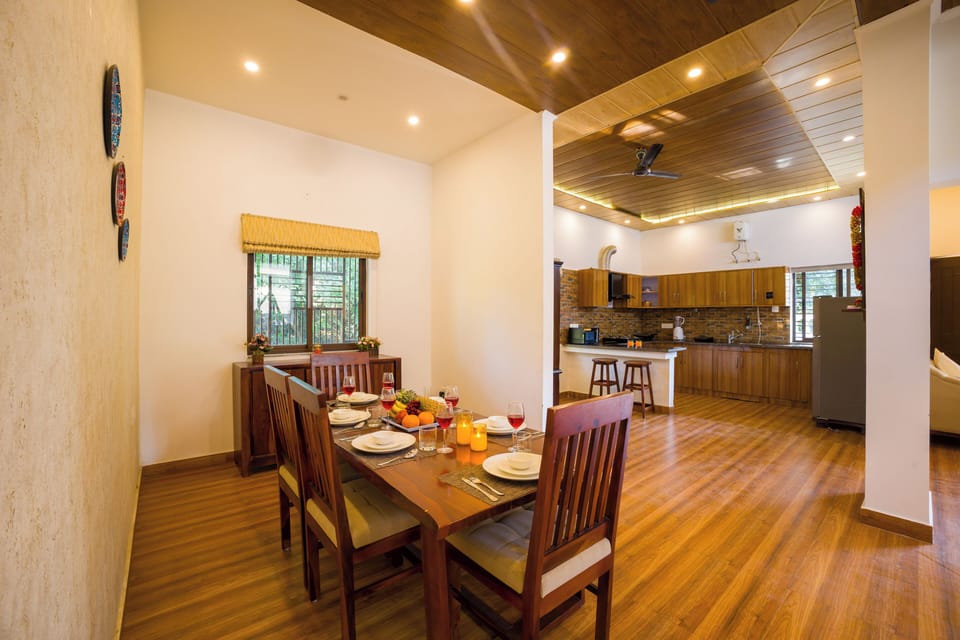 Deluxe Villa | Dining