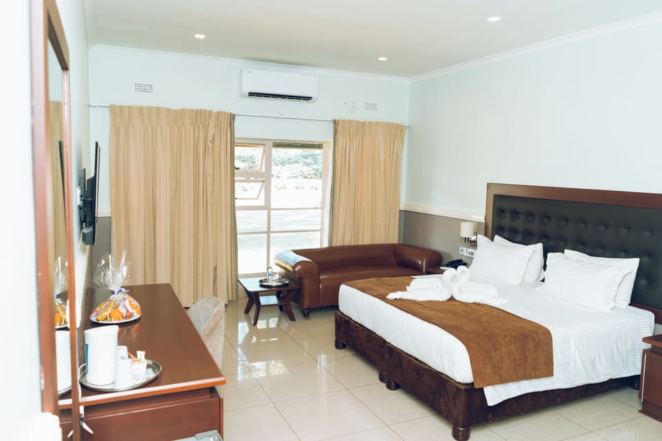 Deluxe Double Room | Blackout drapes, iron/ironing board, bed sheets, alarm clocks
