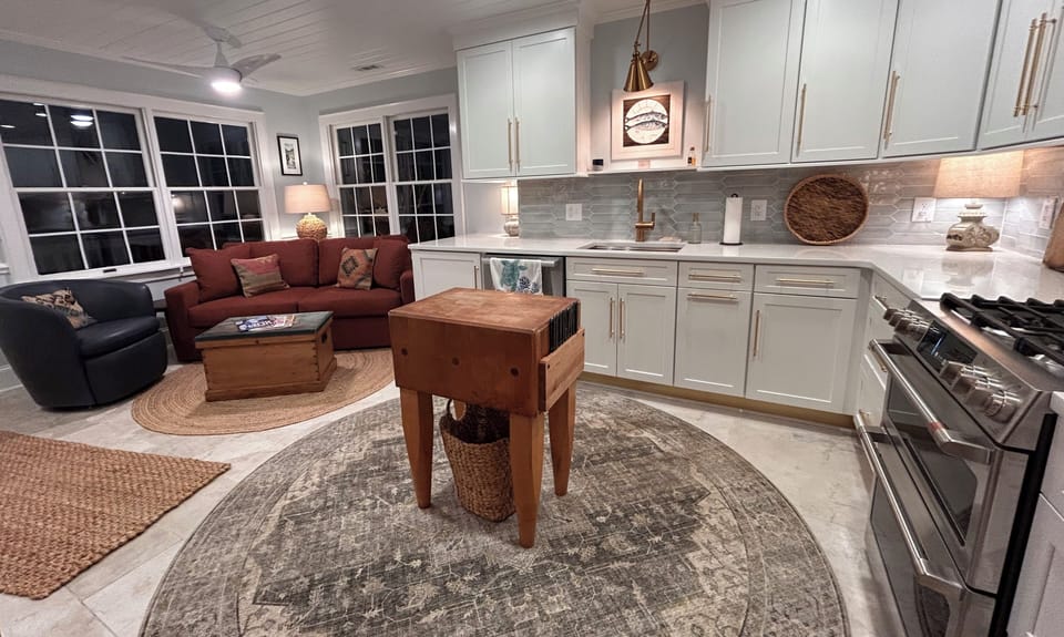 Kitchen with sitting area