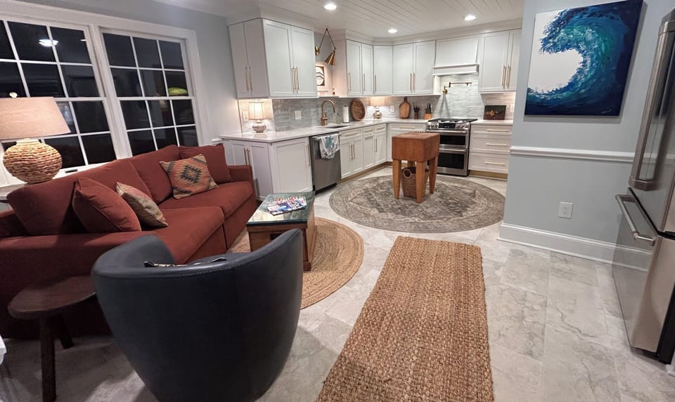 Kitchen with sitting area