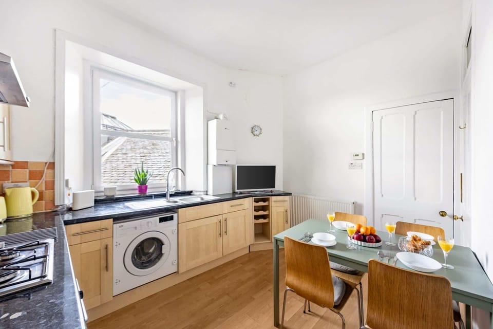 The kitchen and dining area