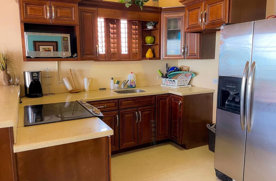 Cook with ease using modern appliances and plenty of counter space in this San Felipe rental kitchen.