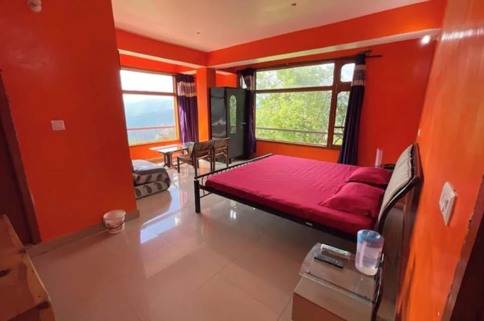 Standard Double Room | Hypo-allergenic bedding, desk, soundproofing, free WiFi