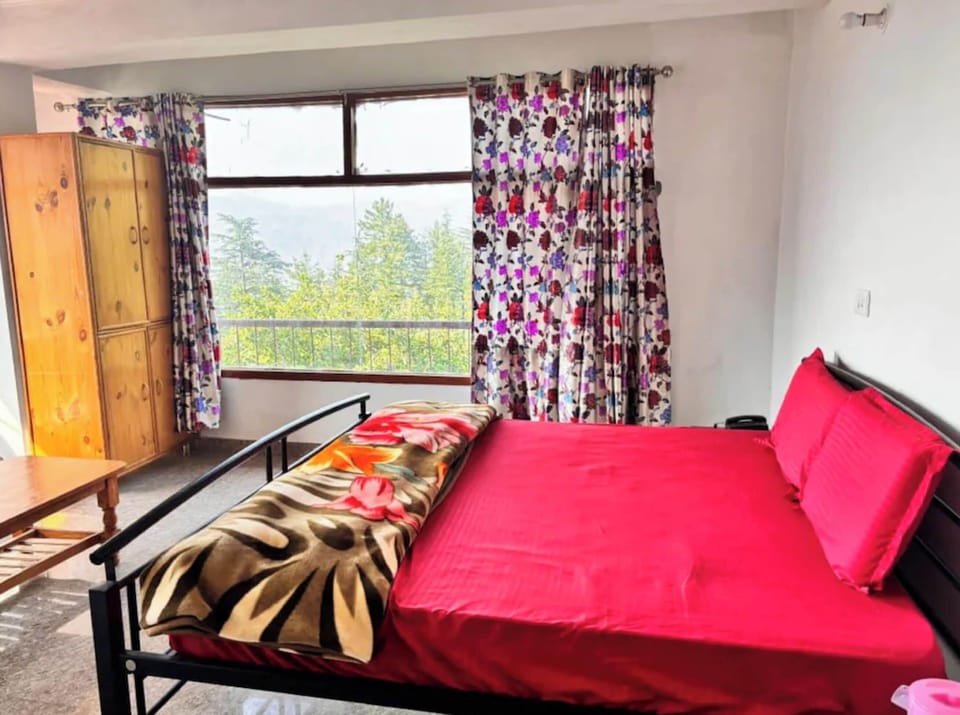 Standard Double Room | Hypo-allergenic bedding, desk, soundproofing, free WiFi