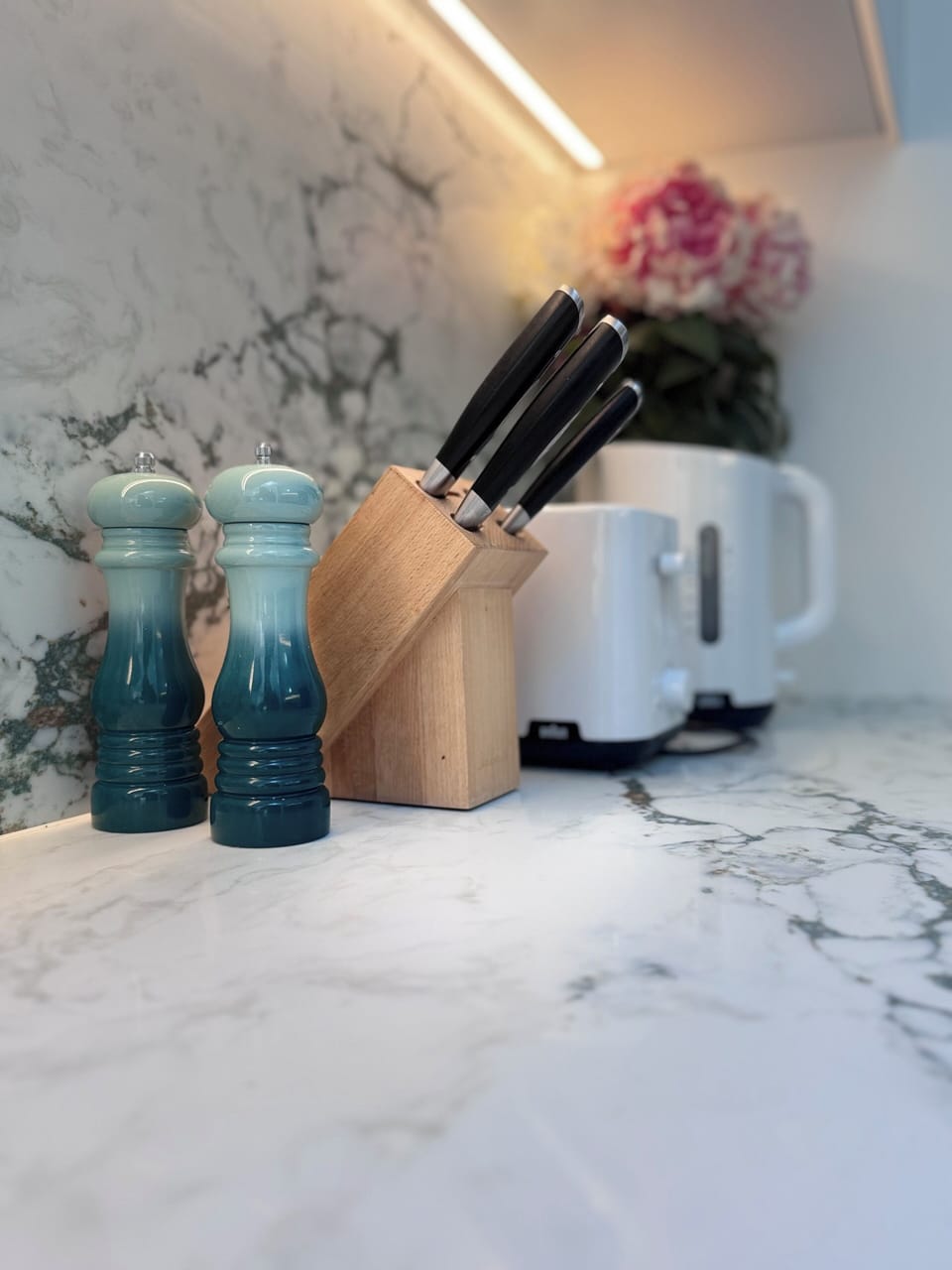 Well-appointed kitchen details, including premium knives and stylish accents, make cooking at Sage House a delight.