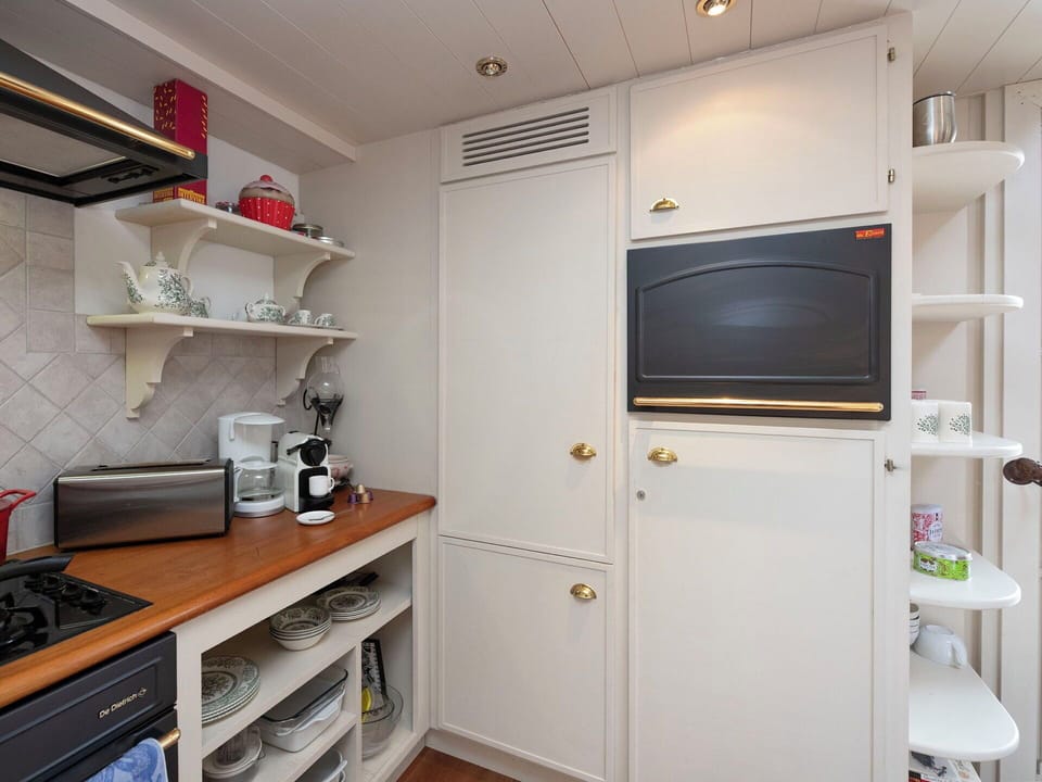 Kitchen Appliance, Kitchen, Interior Design, Cabinetry, Major Appliance, Wood, Flooring, Countertop, Furniture, Floor