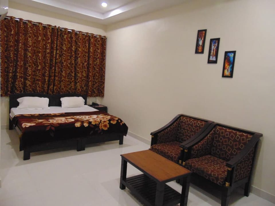 Deluxe Room, City View | Iron/ironing board, free WiFi