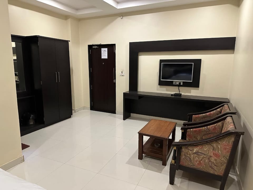 Deluxe Room, City View | Interior