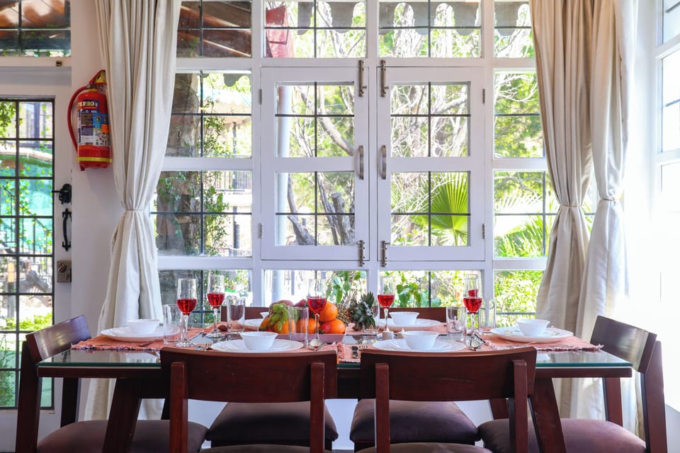Deluxe Villa, Balcony, Courtyard View | Dining