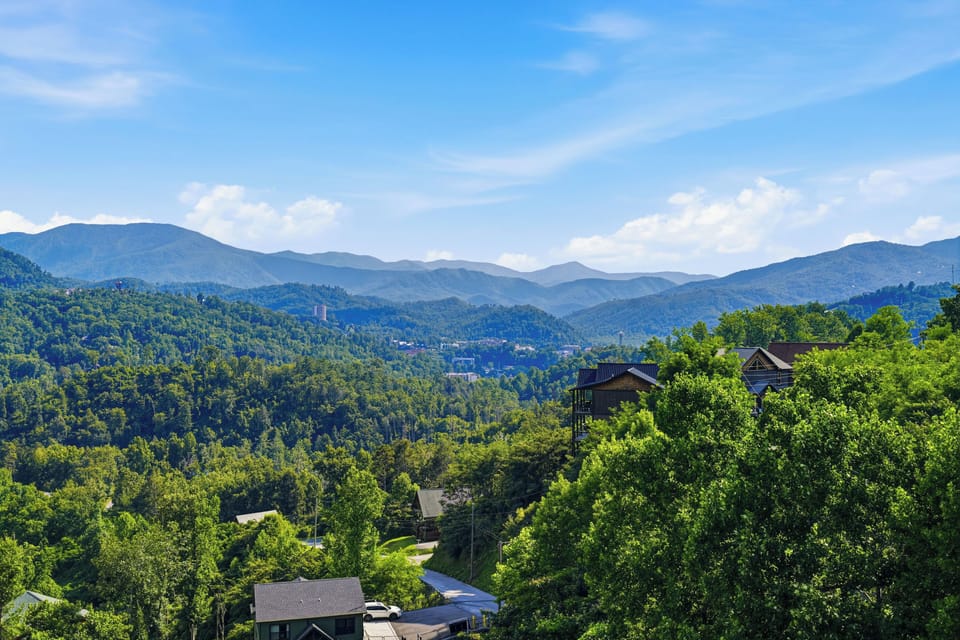 Mountain scenery creates the perfect Smoky Mountain escape