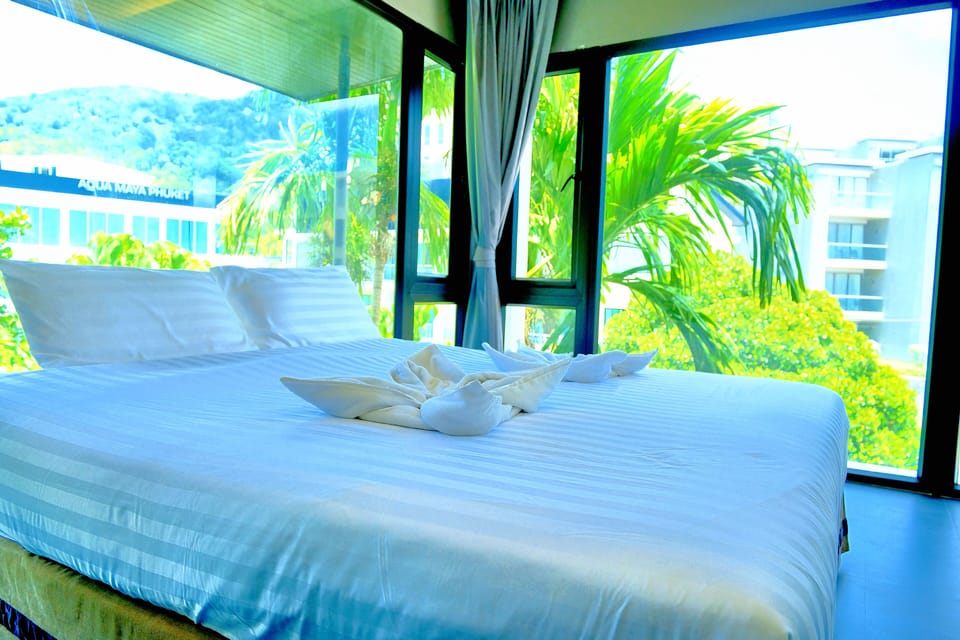 Deluxe Suite, Multiple Beds, Sea View | Premium bedding, in-room safe, desk, blackout drapes