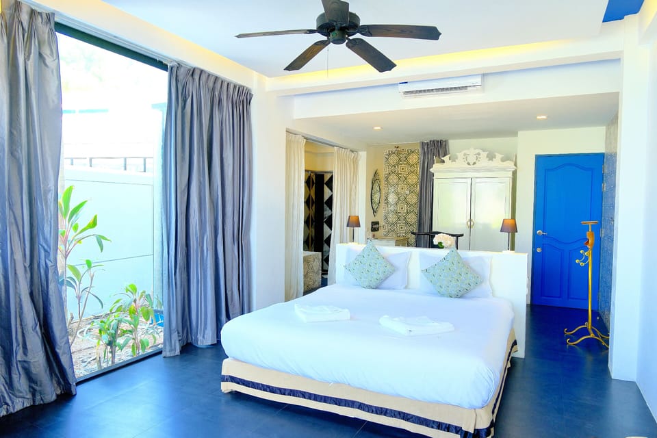 Deluxe Double Room, 1 King Bed, Pool View | Premium bedding, in-room safe, desk, blackout drapes