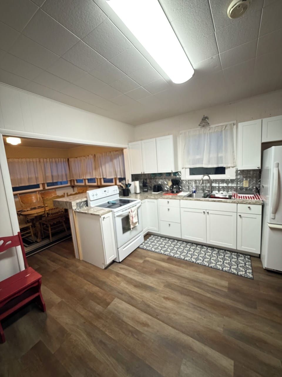 Great nice kitchen.