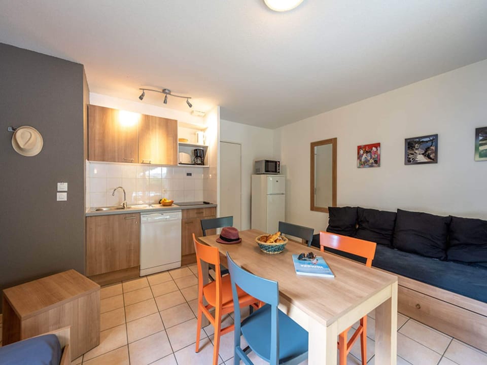 Cottage | Dining