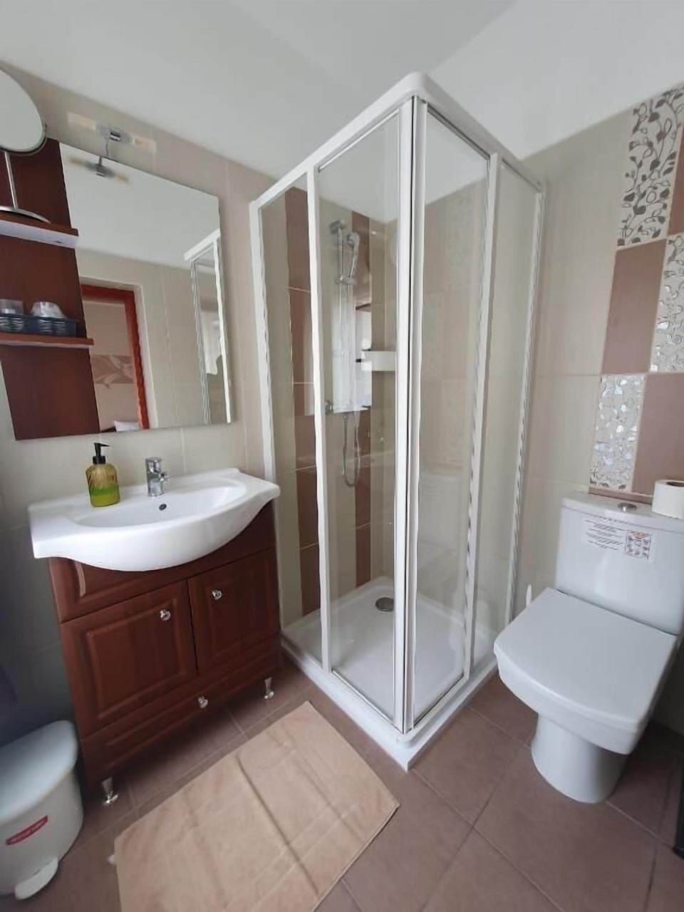 Comfort Triple Room, City View | Bathroom | Free toiletries, hair dryer, towels, soap