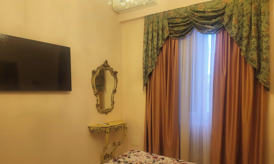Desk, blackout drapes, soundproofing, free WiFi
