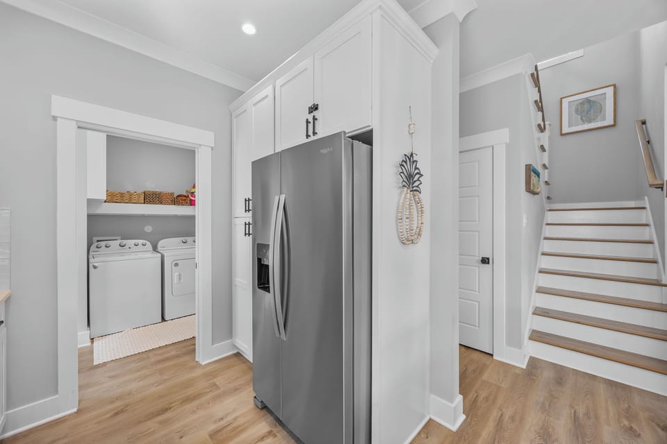 Well-appointed kitchen with everything needed for preparing meals, snacks, and beach picnic essentials.