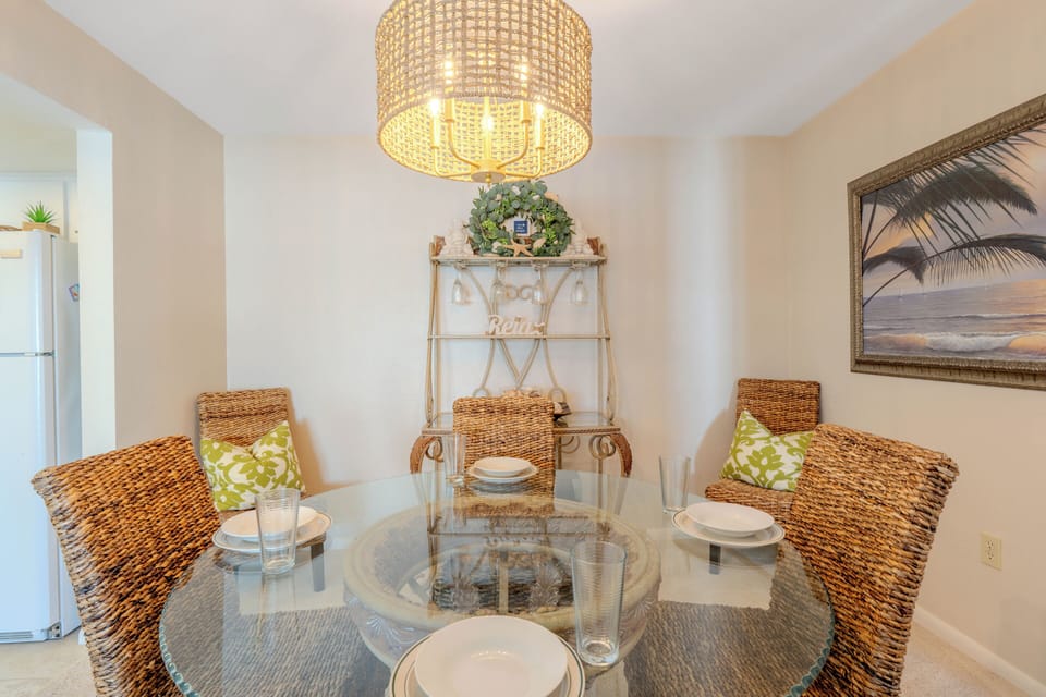 Dining Area with four chairs and two extra!