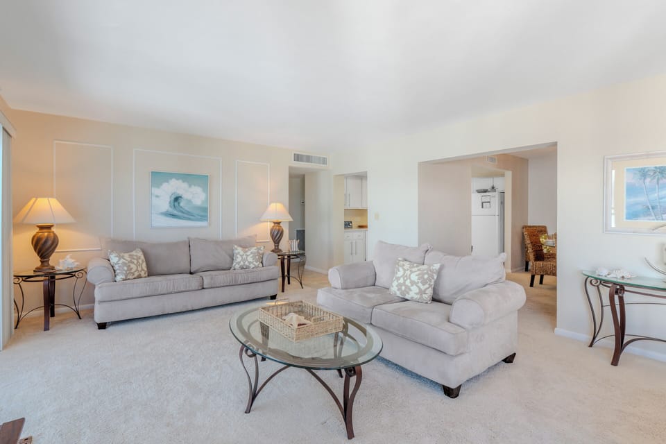 Island Winds Penthouse 1 Living Room.