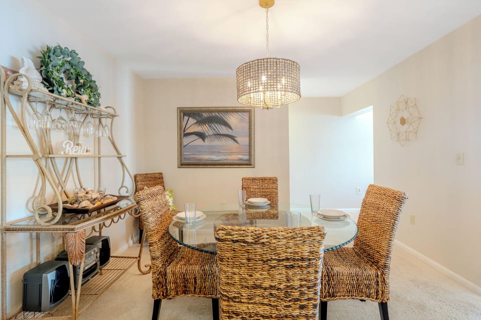 Dining Area right off the kitchen.