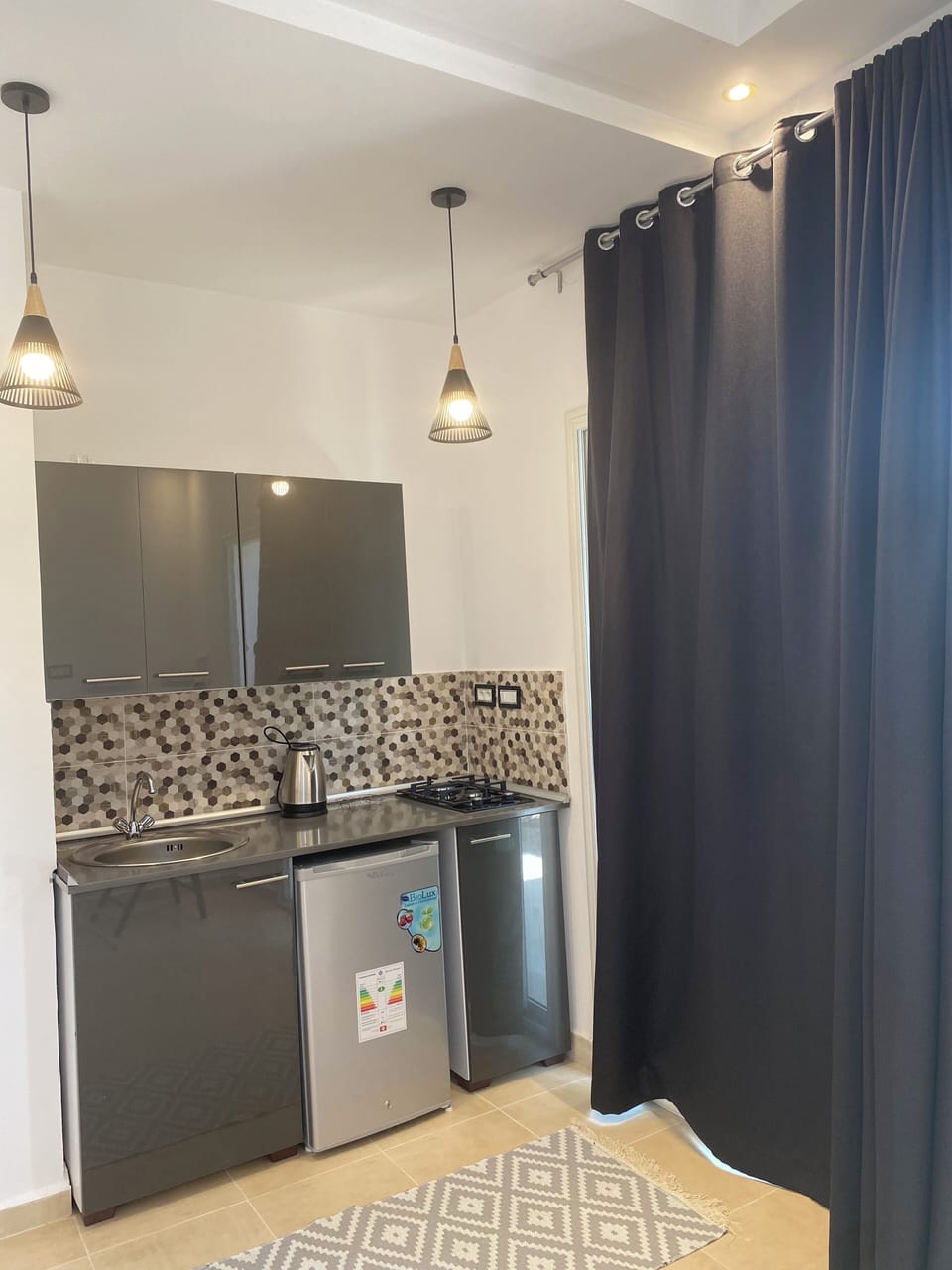 Standard Studio Suite, Garden View | Private kitchen