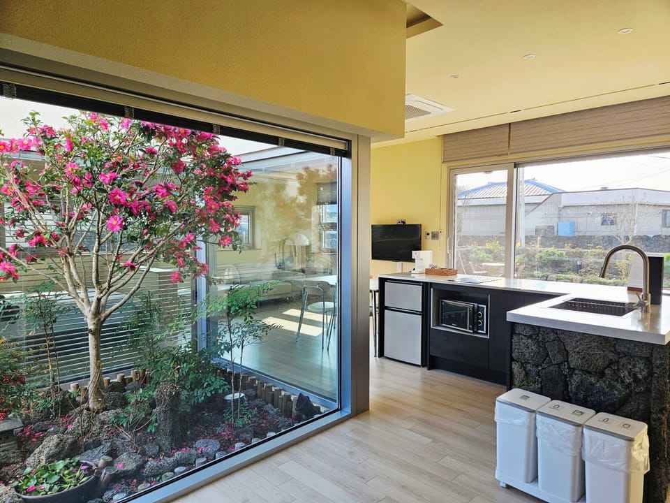House, Balcony, Courtyard View | Room amenity