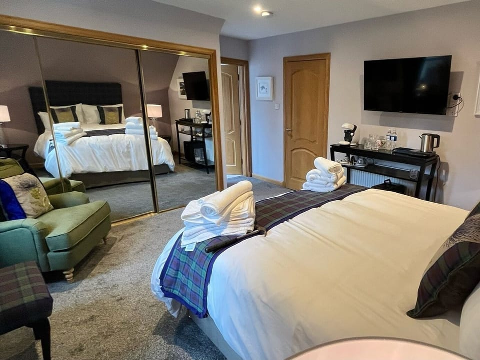 Deluxe Double Room, Garden View | Desk, iron/ironing board, free WiFi